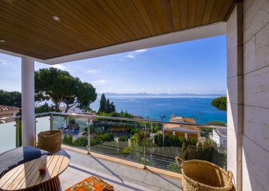 4-bed sea view villa with pool and tourist licence in Alcanada, Alcudia, Mallorca